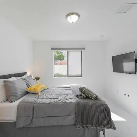 Stunning 3-Bedroom Duplex With Free Parking